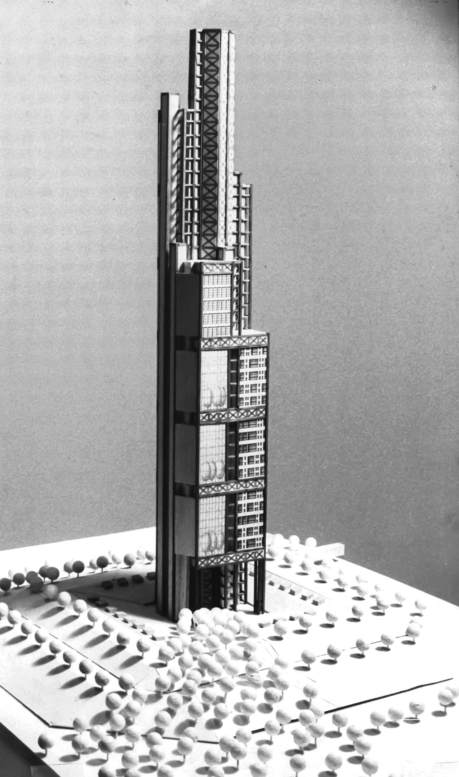Modello architettonico di un grattacielo concepito per la tesi di laurea in architettura di Giovannibattista Rovetta, Studio 55 Brescia